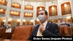 Forțele de putere din Parlament se schimbă după ce mai mulți parlamentari PNL îl urmează pe Ludovic Orban. Fostul lider critică linia noii conduceri PNL.