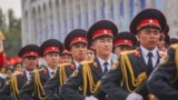 Эгемендиктин 30 жылдыгына арналган аскер парады Бишкектеги Ала-Тоо аянтында саат 10:00дө башталды.