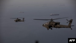 د هرموز تنګي پر سر د امریکایي ځواکونو د اپاچي هلي کاپټرو ګزمه