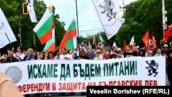  Протестиращи против въвеждането на еврото на 