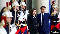 French President Emanuel Macron (right) is due to sign agreement with Moldovan President Maia Sandu (left) during her visit to Paris on March 7. (file photo)