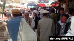 ارشیف، د کابل په یوه مارکېټ کې د دغه ښار د ښاریانو یو انځور