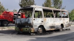 موتر حامل کارمندان کمیسیون اصلاحات اداری و خدمات ملکی افغانستان که هدف انفجار ماین مقناطیسی قرار گرفت.