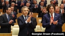 "ქართული ოცნება" ოპოზიციურ პარტიებს არაკონსტიტუციურად გამოცხადებას უპირებს, ხოლო ოპოზიციონერ პოლიტიკოსებს - სამომავლო პოლიტიკურ საქმიანობასაც უკრძალავს. 