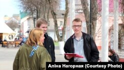 Актывісты руху «Дзея» зьбіраюць подпісы ў Баранавічах за наданьне ўнівэрсытэту імя Барыса Кіта, 2018 год