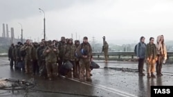 Группа украинских пленных на «Азовстали»