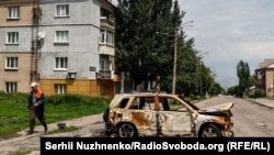 Гайдай каже, що поліцейські разом із рятувальниками щодня обстежують бомбосховища, пропонуючи евакуацію