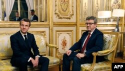 Coalițiile lui Emmanuel Macron și Jean-Luc Melenchon se vor confrunta duminica viitoare în speranța obținerii maorității absolute în Parlamentul Franței. Liderul de stânga speră la un rezultat bun pe fondul nemulțumirii francezilor.