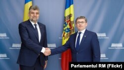 Spicherul Camerei Deputaților din România, Marcel Ciolacu (stânga) și spicherul Parlamentului Republicii Moldova, Igor Grosu, la o întâlnire la Chișinău pe 6 iunie 2022