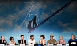  Рубен Остлунд (с бялата риза) показва кино лентата си 