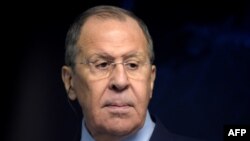 Ministrul rus de Externe, Serghei Lavrov, pretinde că războiul din Ucraina nu ar avea vreo legătură cu criza alimentară. ONU caută soluții pentru deblocarea exporturilor de cereale. (Foto: Serghei Lavrov, 31 mai, Bahrain) 