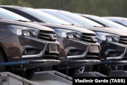 Lada Granta cars for sale in Khimki in May 2021. The latest model comes without airbags or antilock brakes.
