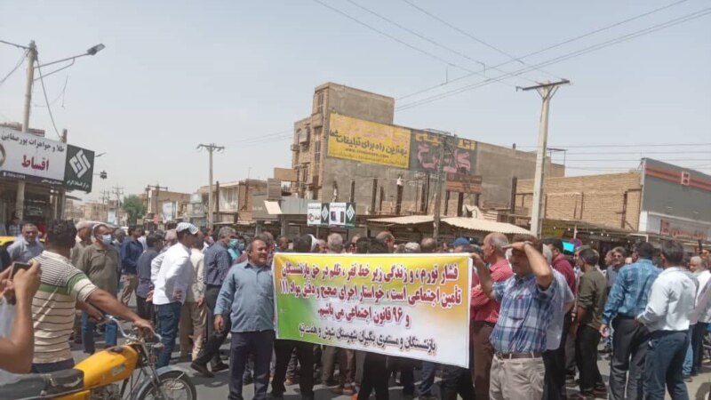 Penzioneri, javni službenici protestiraju protiv 'laži i licemjerja' iranske vlade