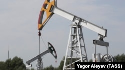 Нафтаздабыча ў Альмецьеўску (Татарстан, Расея). Ілюстрацыйнае фота