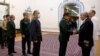 صف نظامیان جمهوری اسلامی برای دست دادن با لوان جاگاریان، سفیر روسیه در ایران