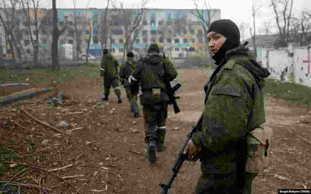 Pro-Russian militants in a suburb of Mariupol on April 9.&nbsp;