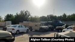 شماری از تجهیزات نظامی نظامیان حکومت پیشین که به دست طالبان افتاده است.