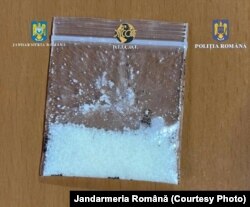 Drogurile din America de Sud care intră în Europa prin România ajung în mare parte în Vestul Europei. Însă, o parte dintre acestea rămân în România, unde sunt comercializate în special tinerilor.