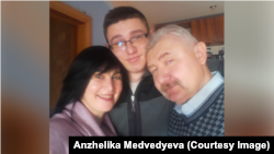 Anzhelika with her son and husband