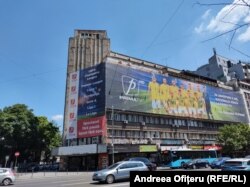 Clădirea în care se află fostul Cinema Patria de pe Bulevardul Magheru are 54 de apartamente.