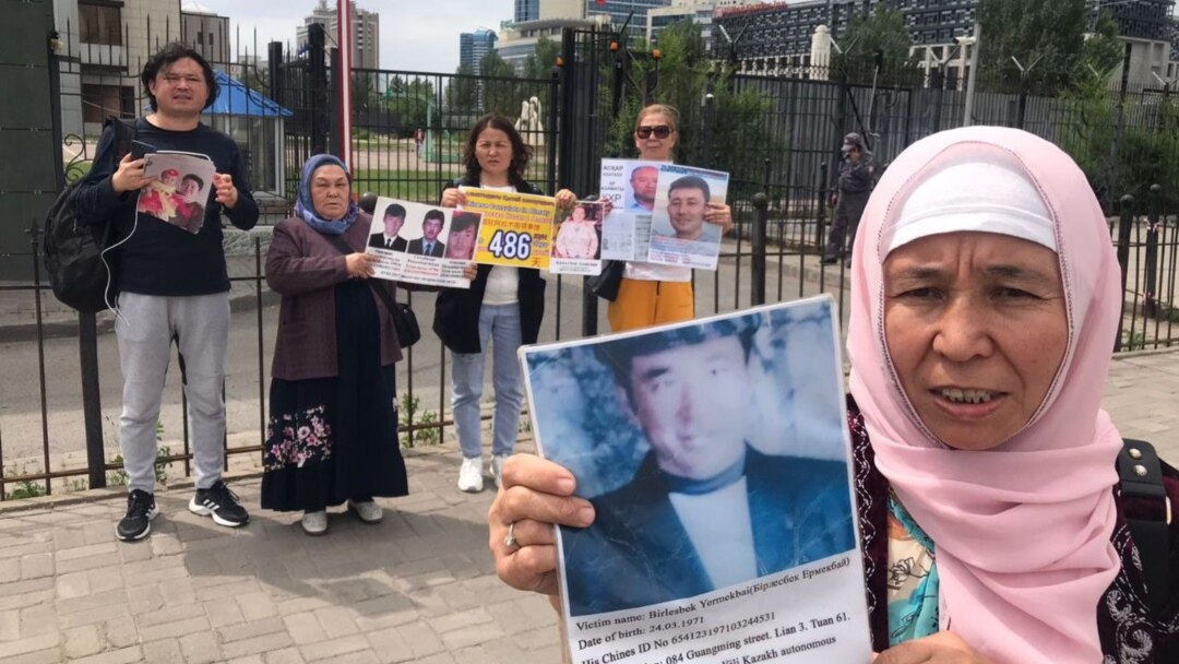 Боб шаш үлгісіндегі әдемі қыздар