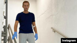 "Now I’m a guy whose legs are shaking when he takes the stairs," Aleksei Navalny wrote on Instagram.