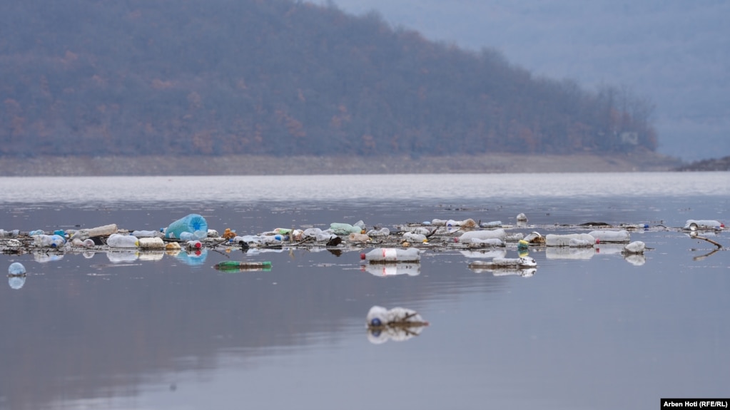 Më 13 janar, Instituti Kombëtar i Shëndetësisë Publike të Kosovës këshilloi qytetarët që të mos e përdornin për pije ujin nga Badoci. Njoftimi erdhi pasi reshjet e shiut shkaktuan turbullira në këtë burim uji.