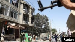 Geçen dynç günleriniň dowamynda “Yslam döwleti” jeňçi topary Kabulda sikhlaryň ybadathanasyna hüjüm edip, iki adamy öldürdi we başga-da ýedi adamy ýaralady.