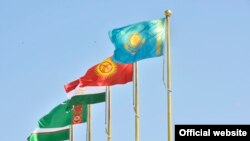 Флаги пяти стран Центральной Азии. 