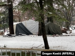 Šatori u parku ispred zgrade Predsedništva Srbije, 6. januar 2026.