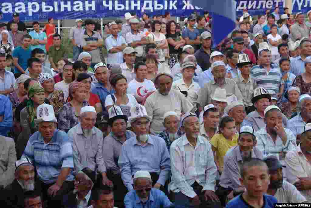 Бул жолугушуулар эч кандай саясий максат көздөбөстүгү айтылган. 