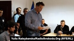 Рафаель Лусваргі (ліворуч) та його адвокат Валентин Рибін (у центрі)