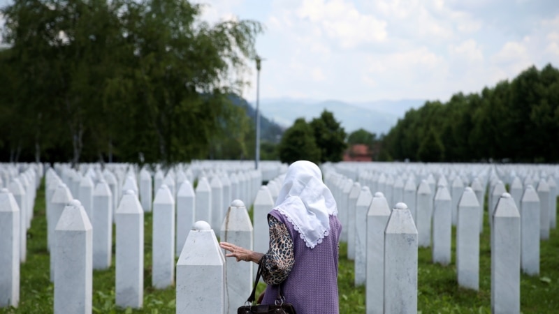 Borrell, Varhelyi: Në Evropë s’ka vend për mohim të gjenocidit