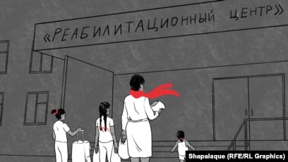 Әдемі қыздардың аяқтары шәуетпен жабылған.