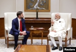 Премьер-министр Индии Нарендра Моди встречается с вице-президентом США Дж. Д. Вэнсом в своей резиденции в Дели. Индия, 21 апреля 2025 года
