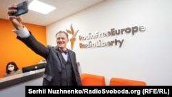 George Kent, însărcinatul american cu afaceri, adjunctul secretarului de stat american pentru Europa și Eurasia, la biroul din Kiev al Europei Libere, Ucraina, 20 iulie 2021. 