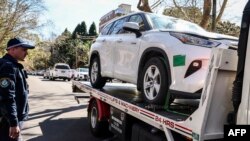 ავსტრალიის ქალაქ სიდნეის პოლიციას შემთხვევის ადგილიდან გაჰყავს ავტომობილი, რომლის მძღოლმაც რუსეთის საკონსულოს ჭიშკარი შეანგრია 