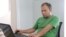 افغان شاعر او خبریال حسن ابراهيمي له معتادۍ خپل عادي ژوند ته راګرځېدلی