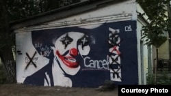 Pe 8 iulie 2021, persoane necunoscute au „profanat” pictura murală cu primul președinte kazah.