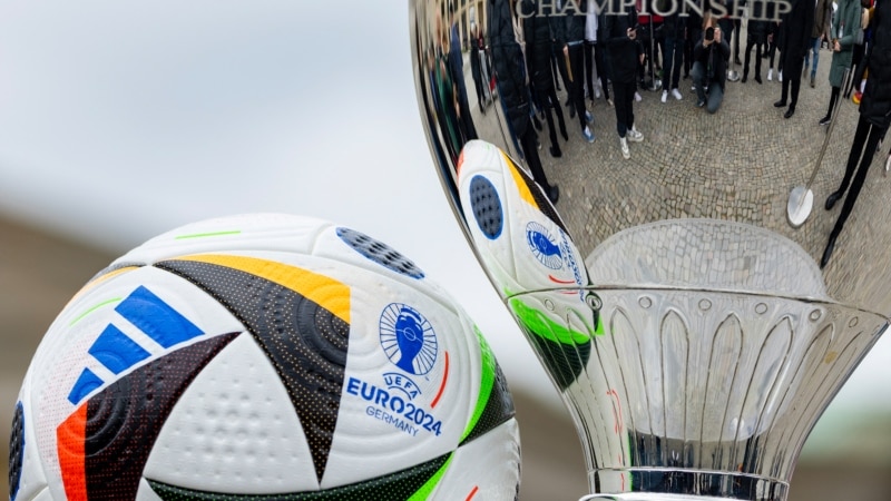 لحظه شماری علاقمندان فوتبال برای آغاز دور یک‌چهارم نهایی رقابت‌های فوتبال جام ملت‌های اروپا