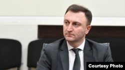 ირაკლი მხეიძე მინისტრ ზურაბ აზარაშვილის მოადგილედ 2024 წლის თებერვალში დაინიშნა. მანამდე, 2023 წლის 23 ივნისიდან ის სამედიცინო და ფარმაცევტული საქმიანობის რეგულირების სააგენტოს ხელმძღვანელობდა - გამოძიება სწორედ ამ პოზიციაზე მუშაობისას ედავება მას დანაშაულის ჩადენას.
