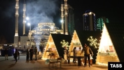 Перед Новым годом в Грозном. Архивная фотография