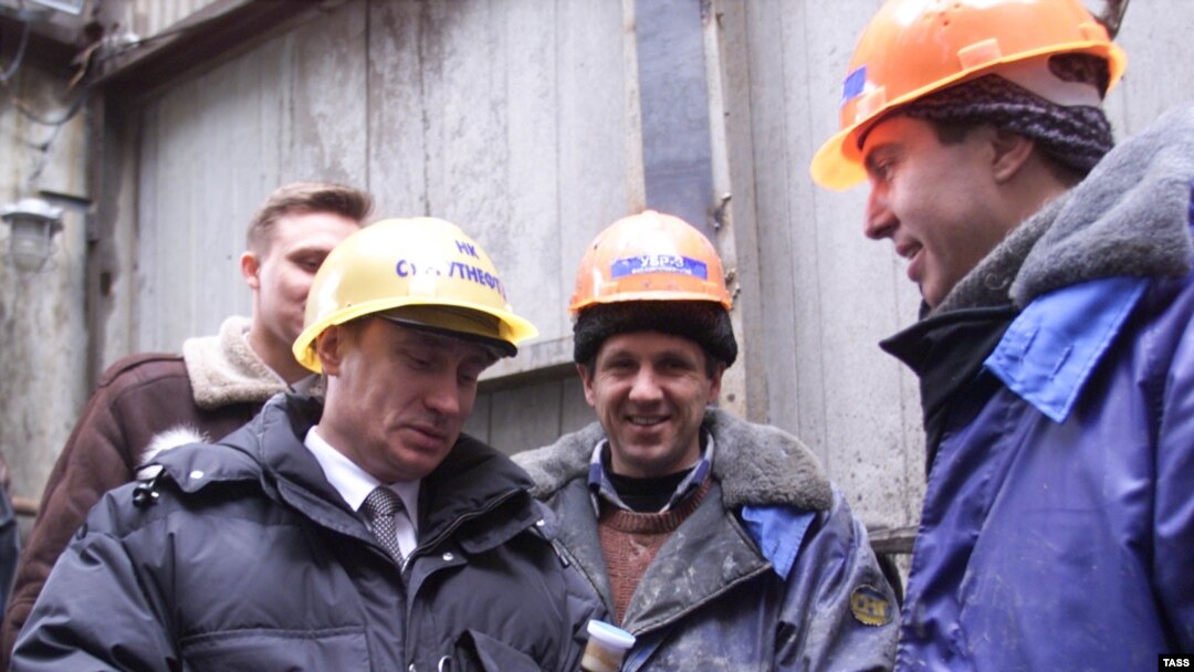 Без белорусских транзитных маршрутов российскую нефть некуда девать. Сегодня на совещании с членами правительства Владимир Путин распорядился временно сократить добычу сырья