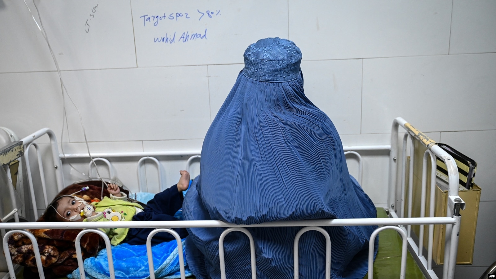 د بودجې د کمښت له کبله په افغانستان کې تر ۱۰۰ ډېر روغتیايي مرکزونه بند شوي