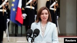 Președinta Maia Sandu primită la Palatul Elysse de președintele francez Emmanuel Macron, Paris, 4 februarie 2021.