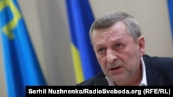 Ахтем Чийгоздің абақтыдан шыққаннан кейін Киевте түскен суреті. 27 қазан 2017 жыл. 