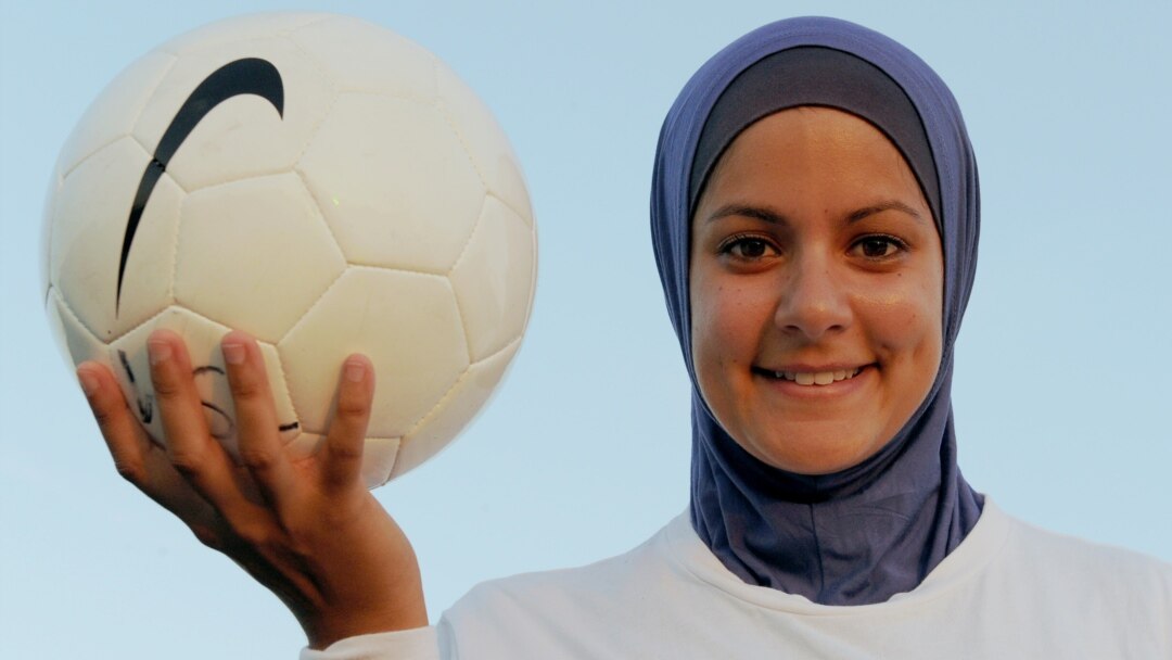 Жас азиялық әйелдер жыныстық қатынасты жақсы көреді Мэри Поппинс тобының жалаңаш суреттері