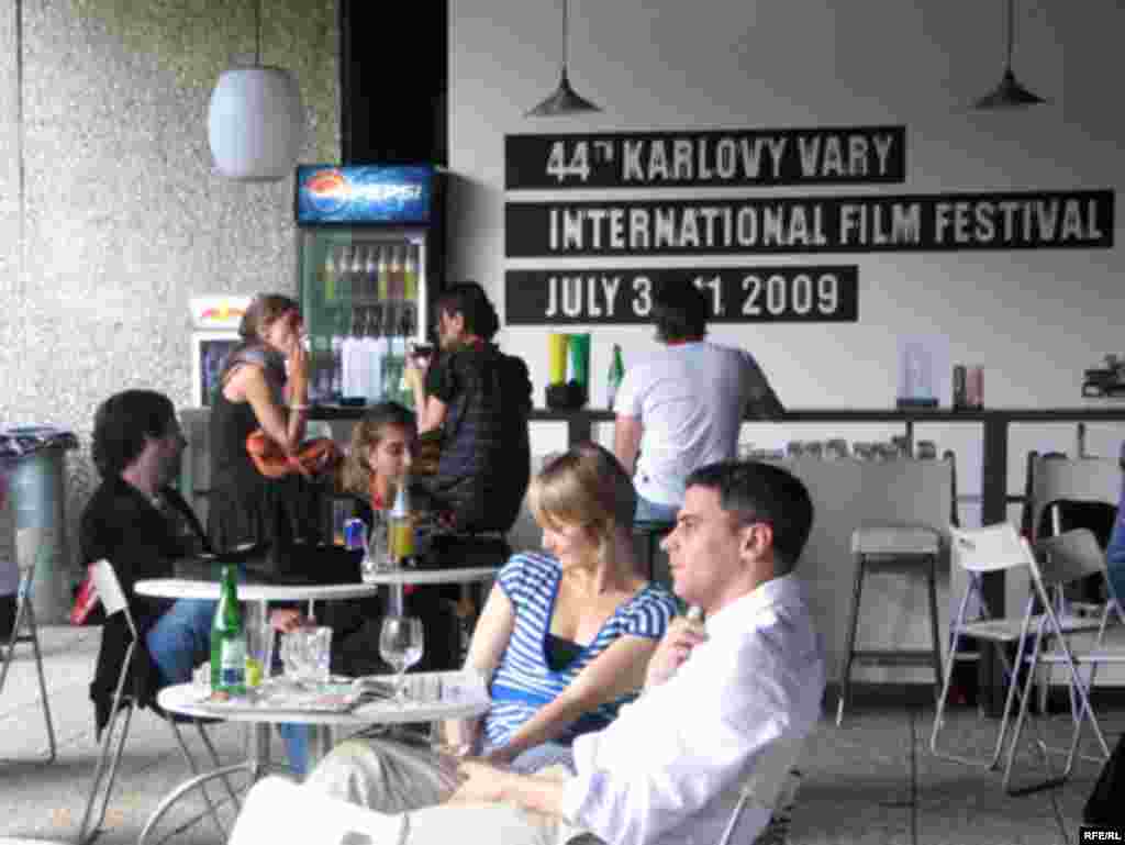 Festivalul Internațional al Filmului de la Karlovy Vary, 2009 - Instantanee de Raluca Mănescu
