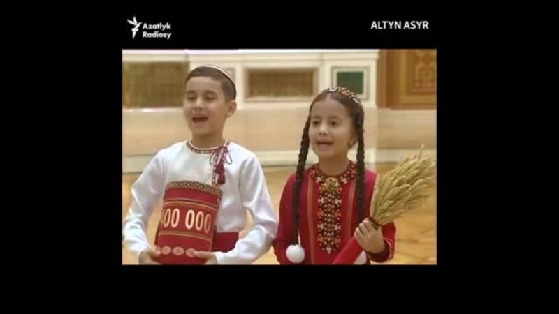 Türkmenistanlylar Berdimuhamedowyň doglan gününde aýdym aýtdylar