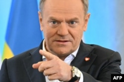 Prim-ministrul Poloniei, Donald Tusk a acuzat Rusia că plănuiește acte de „teroare aeriană” împotriva companiilor aeriene din întreaga lume și că orchestrează sabotaje și diversiuni pe teritoriul Poloniei și al altor state europene.